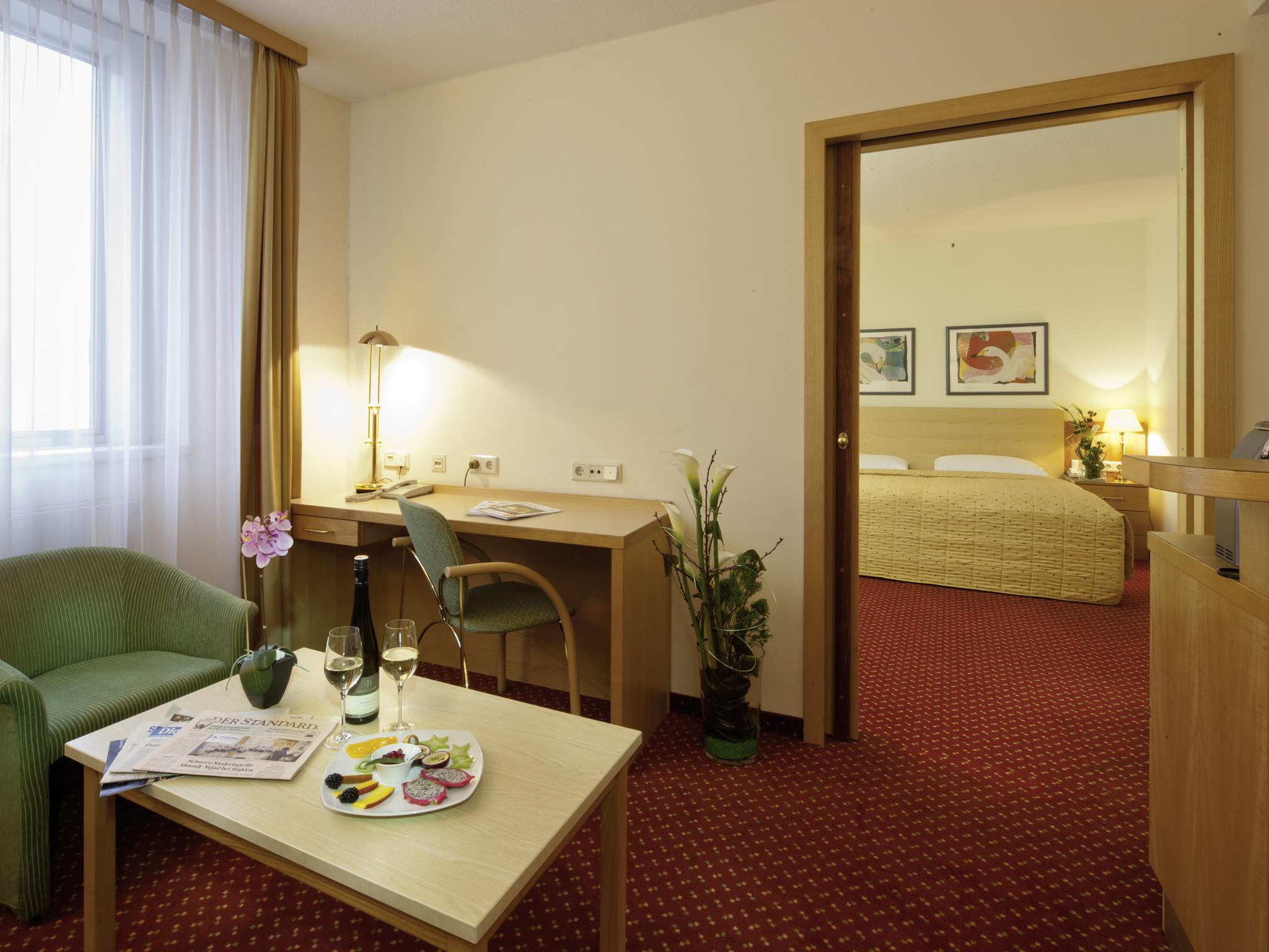 Austria Trend Hotel Salzburg West Екстер'єр фото